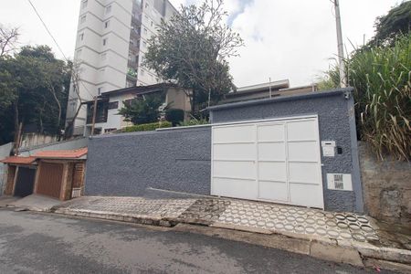 Casa à venda com 360m², 3 quartos e 5 vagas Casa à venda com 360m², 3 quartos e 5 vagasFachada