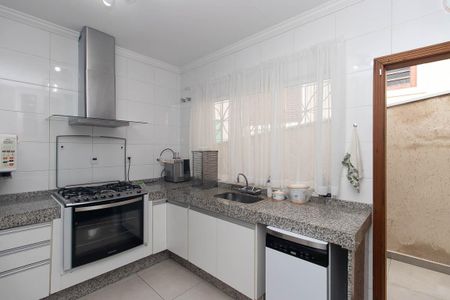 Casa à venda com 360m², 3 quartos e 5 vagas Casa à venda com 360m², 3 quartos e 5 vagasCozinha