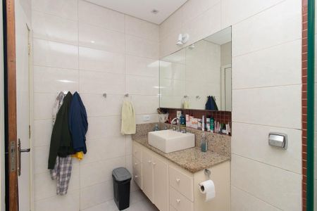Casa à venda com 360m², 3 quartos e 5 vagas Casa à venda com 360m², 3 quartos e 5 vagasBanheiro da Suíte 2