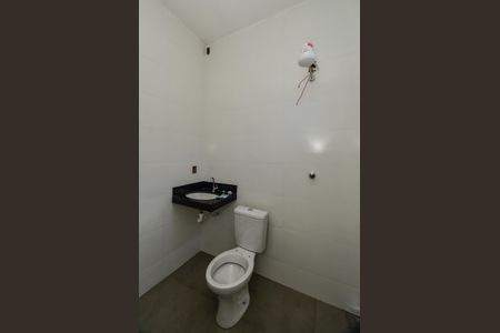 Banheiro de kitnet/studio para alugar com 2 quartos, 38m² em Santa Efigênia, Belo Horizonte