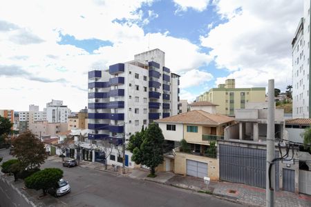Quarto 1 - Vista de apartamento para alugar com 2 quartos, 56m² em Manacás, Belo Horizonte