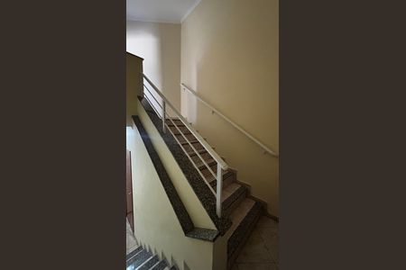 Apartamento à venda com 104m², 2 quartos e 1 vaga Apartamento à venda com 104m², 2 quartos e 1 vagaEscada