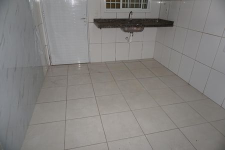 Cozinha de casa para alugar com 1 quarto, 32m² em Jardim Santa Tereza Novo, Embu das Artes