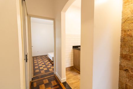 Corredor de apartamento para alugar com 1 quarto, 42m² em Centro Histórico, Porto Alegre