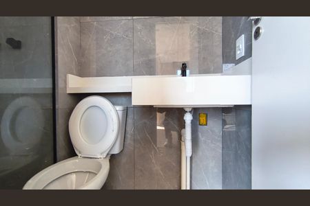 Banheiro  de apartamento para alugar com 1 quarto, 37m² em Vila Independencia, São Paulo