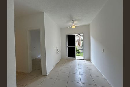 Apartamento para alugar com 75m², 2 quartos e 1 vagaSala
