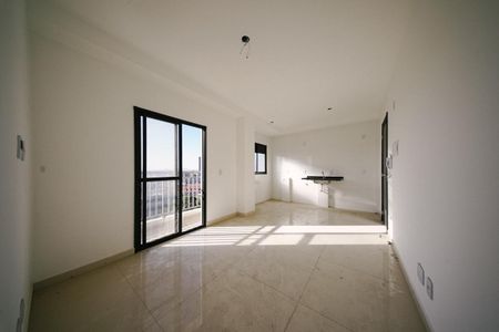 Sala/Cozinha e Área de Serviço de apartamento para alugar com 2 quartos, 47m² em Vila Nhocuné, São Paulo