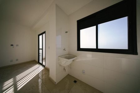 Sala/Cozinha e Área de Serviço de casa para alugar com 2 quartos, 47m² em Vila Nhocuné, São Paulo