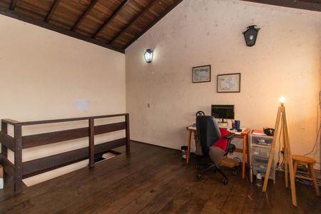 Casa à venda com 200m², 2 quartos e 2 vagas Casa à venda com 200m², 2 quartos e 2 vagasEscritório