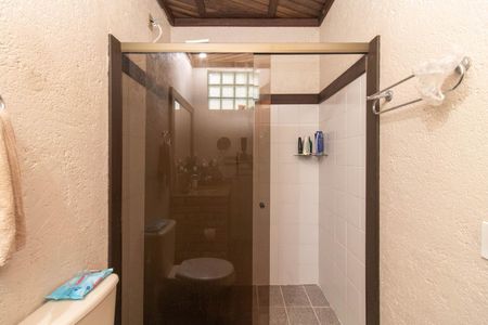 Casa à venda com 200m², 2 quartos e 2 vagas Casa à venda com 200m², 2 quartos e 2 vagasBanheiro do Quarto 1