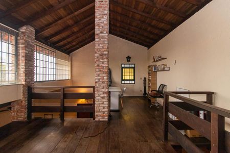 Casa à venda com 200m², 2 quartos e 2 vagas Casa à venda com 200m², 2 quartos e 2 vagasEscritório
