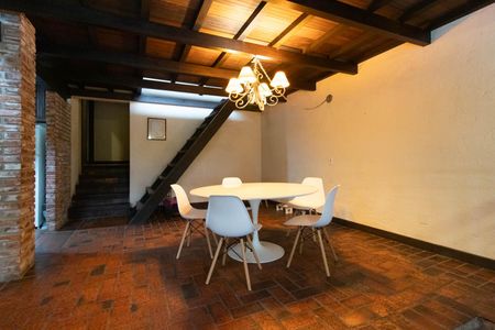 Casa à venda com 200m², 2 quartos e 2 vagas Casa à venda com 200m², 2 quartos e 2 vagasSala