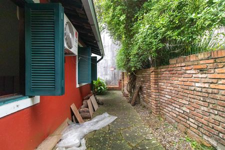Casa à venda com 200m², 2 quartos e 2 vagas Casa à venda com 200m², 2 quartos e 2 vagasQuintal