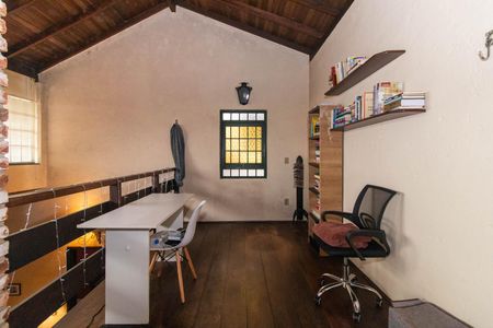Casa à venda com 200m², 2 quartos e 2 vagas Casa à venda com 200m², 2 quartos e 2 vagasEscritório