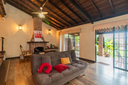 Casa à venda com 200m², 2 quartos e 2 vagas Casa à venda com 200m², 2 quartos e 2 vagasSala