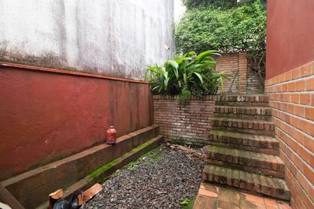 Casa à venda com 200m², 2 quartos e 2 vagas Casa à venda com 200m², 2 quartos e 2 vagasQuintal