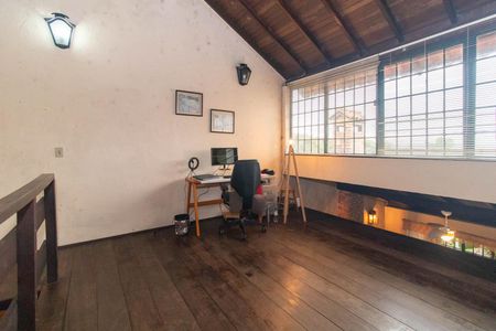 Casa à venda com 200m², 2 quartos e 2 vagas Casa à venda com 200m², 2 quartos e 2 vagasEscritório