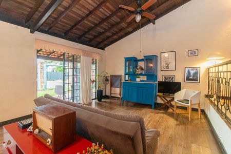 Casa à venda com 200m², 2 quartos e 2 vagas Casa à venda com 200m², 2 quartos e 2 vagasSala