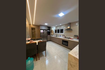 Casa para alugar com 200m², 3 quartos e 2 vagas Casa para alugar com 200m², 3 quartos e 2 vagasCozinha