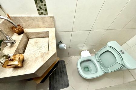 Casa à venda com 180m², 4 quartos e 4 vagas Casa à venda com 180m², 4 quartos e 4 vagasLavabo