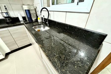 Casa à venda com 180m², 4 quartos e 4 vagas Casa à venda com 180m², 4 quartos e 4 vagasCozinha
