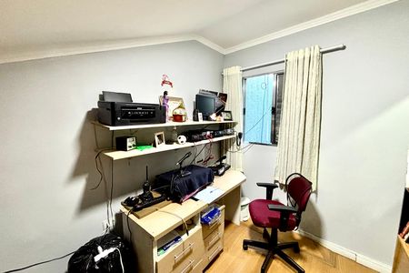 Casa à venda com 180m², 4 quartos e 4 vagas Casa à venda com 180m², 4 quartos e 4 vagasEscritório