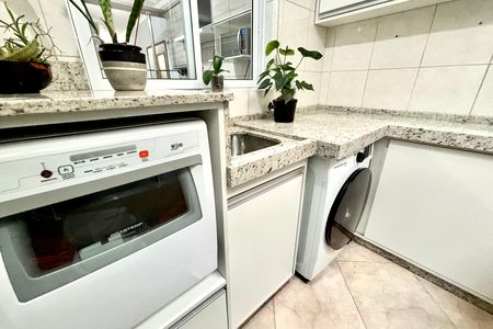 Casa à venda com 180m², 4 quartos e 4 vagas Casa à venda com 180m², 4 quartos e 4 vagasÁrea de Serviço