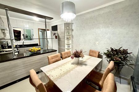 Casa à venda com 180m², 4 quartos e 4 vagas Casa à venda com 180m², 4 quartos e 4 vagasSala de Jantar