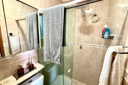 Casa à venda com 180m², 4 quartos e 4 vagas Casa à venda com 180m², 4 quartos e 4 vagasBanheiro da Suíte 1