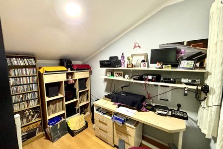 Casa à venda com 180m², 4 quartos e 4 vagas Casa à venda com 180m², 4 quartos e 4 vagasEscritório