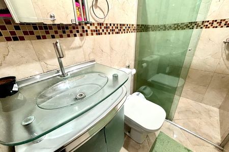 Casa à venda com 180m², 4 quartos e 4 vagas Casa à venda com 180m², 4 quartos e 4 vagasBanheiro 2