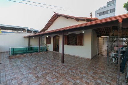 Casa para alugar com 360m², 3 quartos e 2 vagas