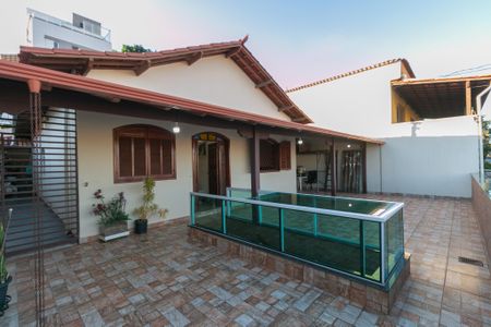 Casa para alugar com 360m², 3 quartos e 2 vagas