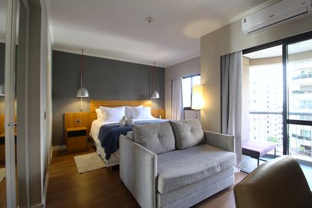 Sala/Quarto de kitnet/studio para alugar com 1 quarto, 36m² em Jardim Europa, São Paulo