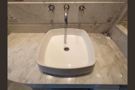 Apartamento para alugar com 160m², 2 quartos e 2 vagas Apartamento para alugar com 160m², 2 quartos e 2 vagasBanheiro da Suíte