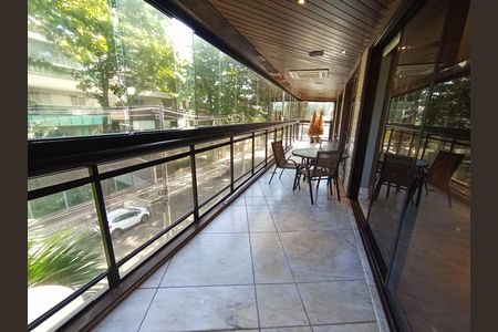 Varanda de apartamento para alugar com 2 quartos, 160m² em Barra da Tijuca, Rio de Janeiro
