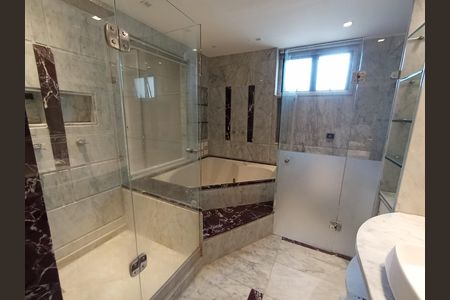 Apartamento para alugar com 160m², 2 quartos e 2 vagas Apartamento para alugar com 160m², 2 quartos e 2 vagasBanheiro da Suíte