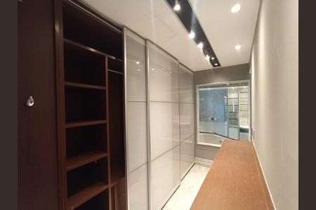 Apartamento para alugar com 160m², 2 quartos e 2 vagas Apartamento para alugar com 160m², 2 quartos e 2 vagasCloset da suíte