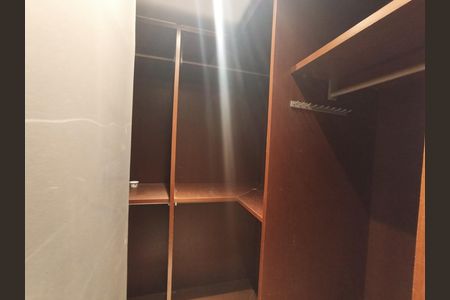 Apartamento para alugar com 160m², 2 quartos e 2 vagas Apartamento para alugar com 160m², 2 quartos e 2 vagasCloset da suíte