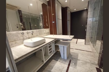 Apartamento para alugar com 160m², 2 quartos e 2 vagas Apartamento para alugar com 160m², 2 quartos e 2 vagasBanheiro da suite