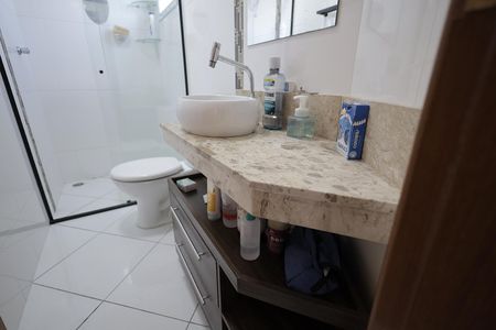 Apartamento à venda com 130m², 2 quartos e 2 vagas Apartamento à venda com 130m², 2 quartos e 2 vagasBanheiro Suíte
