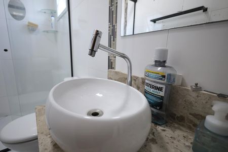 Apartamento à venda com 130m², 2 quartos e 2 vagas Apartamento à venda com 130m², 2 quartos e 2 vagasBanheiro Suíte