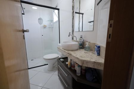 Apartamento à venda com 130m², 2 quartos e 2 vagas Apartamento à venda com 130m², 2 quartos e 2 vagasBanheiro Suíte