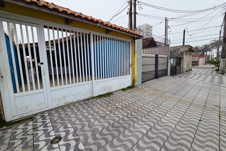 Casa para alugar com 151m², 3 quartos e 4 vagas Casa para alugar com 151m², 3 quartos e 4 vagasFachada