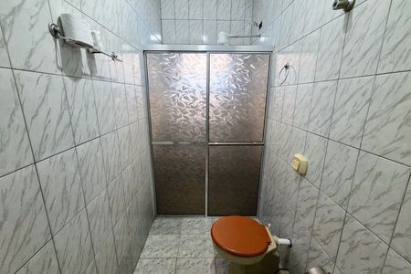 Casa para alugar com 151m², 3 quartos e 4 vagas Casa para alugar com 151m², 3 quartos e 4 vagasBanheiro da Suíte 1