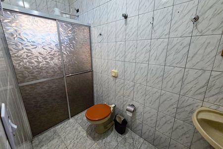 Casa para alugar com 151m², 3 quartos e 4 vagas Casa para alugar com 151m², 3 quartos e 4 vagasBanheiro da Suíte 1
