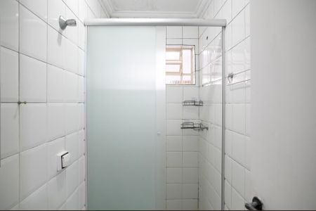 Banheiro de casa para alugar com 2 quartos, 90m² em Parque Fongaro, São Paulo