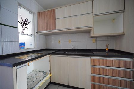 Casa para alugar com 51m², 2 quartos e 2 vagasCozinha