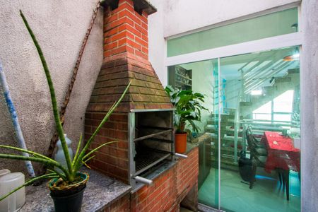 Casa à venda com 140m², 3 quartos e 2 vagas Casa à venda com 140m², 3 quartos e 2 vagasChurrasqueira