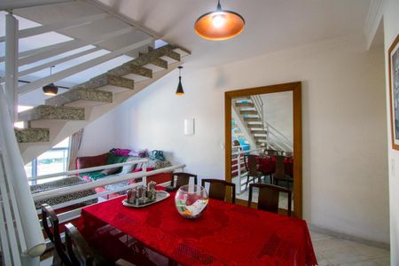 Casa à venda com 140m², 3 quartos e 2 vagas Casa à venda com 140m², 3 quartos e 2 vagasSala